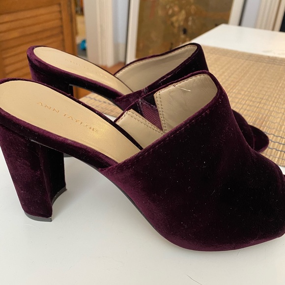 Ann Taylor Hayden Italian Velvet Heeled Mule -Wine - Picture 3 of 6